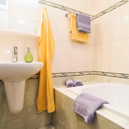 Hotell Zvonarna 3*